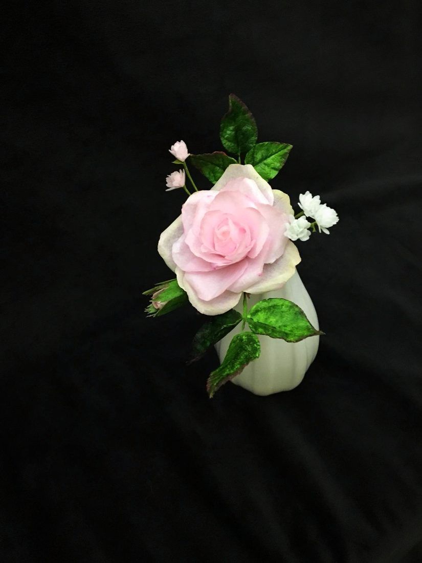 Torte mit Zuckerblüten
