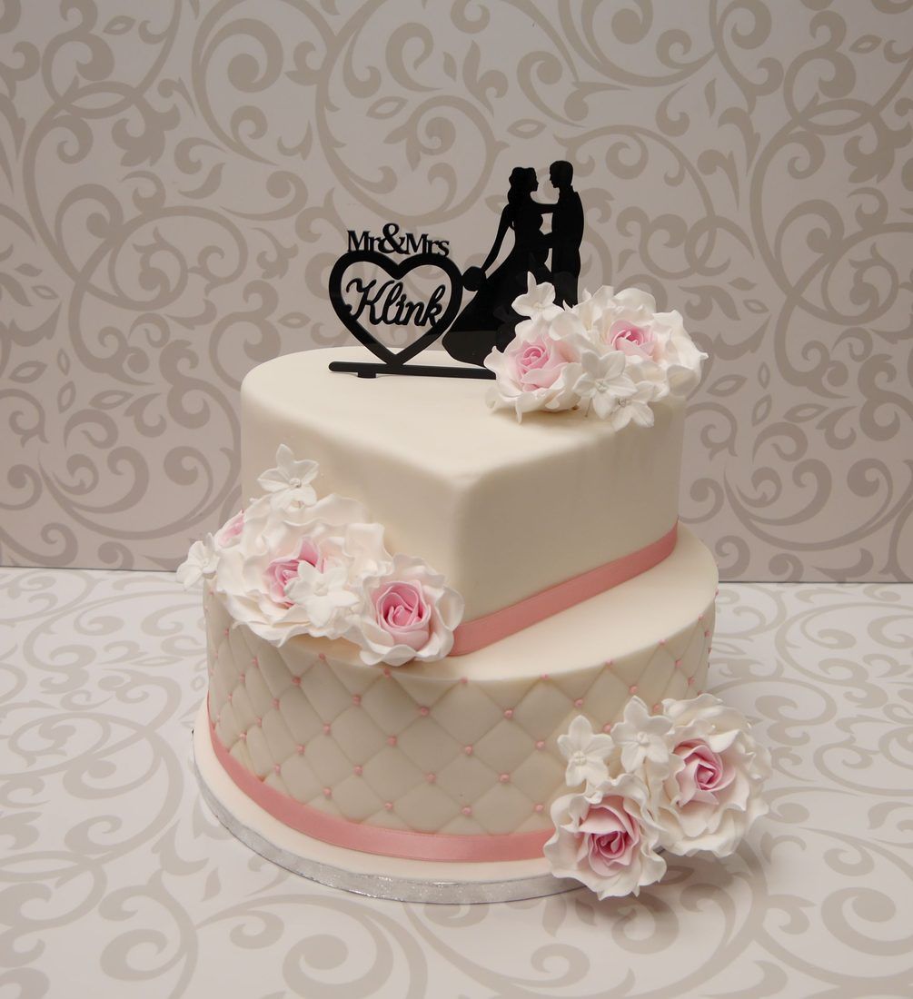 Hochzeitstorte mit frischem Grün